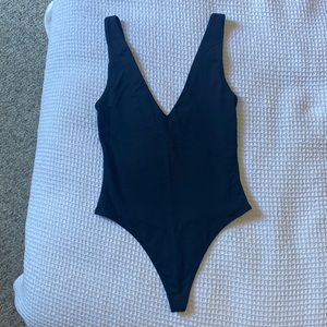 Aritzia Babaton V Neck BodySuit